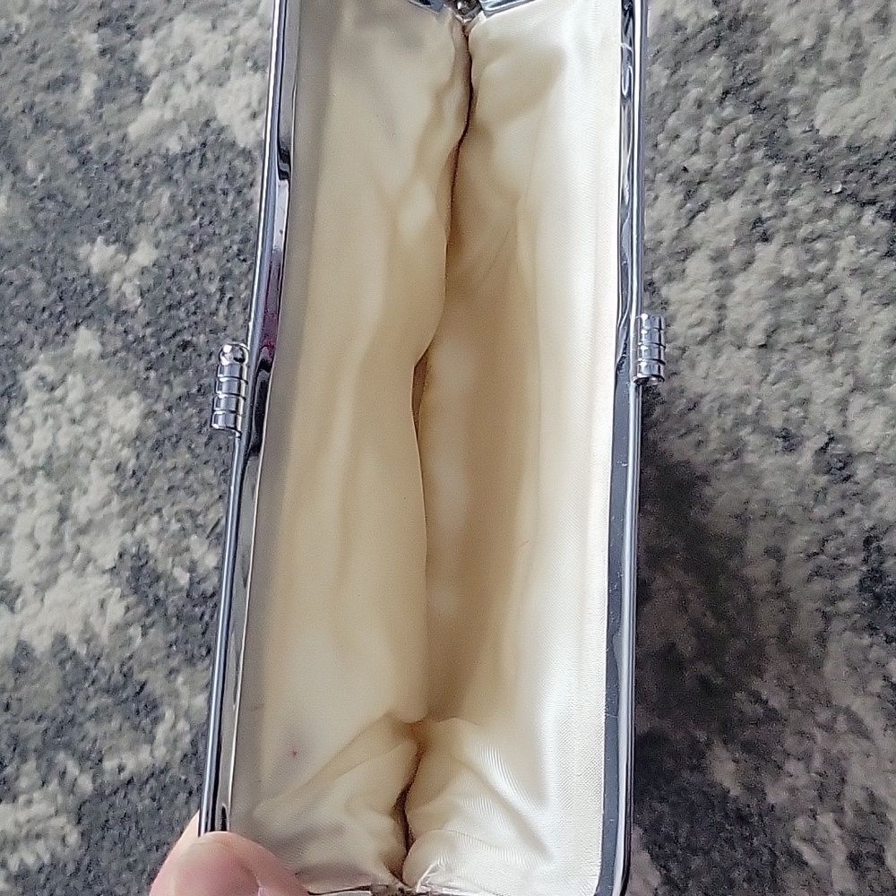 Vintage Elegant Cream Beaded Clutch - Picture 5 of 11